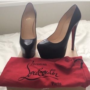 Chistian Louboutin Daffodil Sz 6